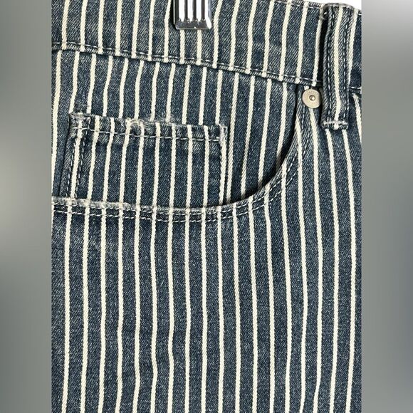 Blank NYC The Barrow Vintage High Rise Shorts Fray Hem Blue and White Preppy 33 - Picture 5 of 8